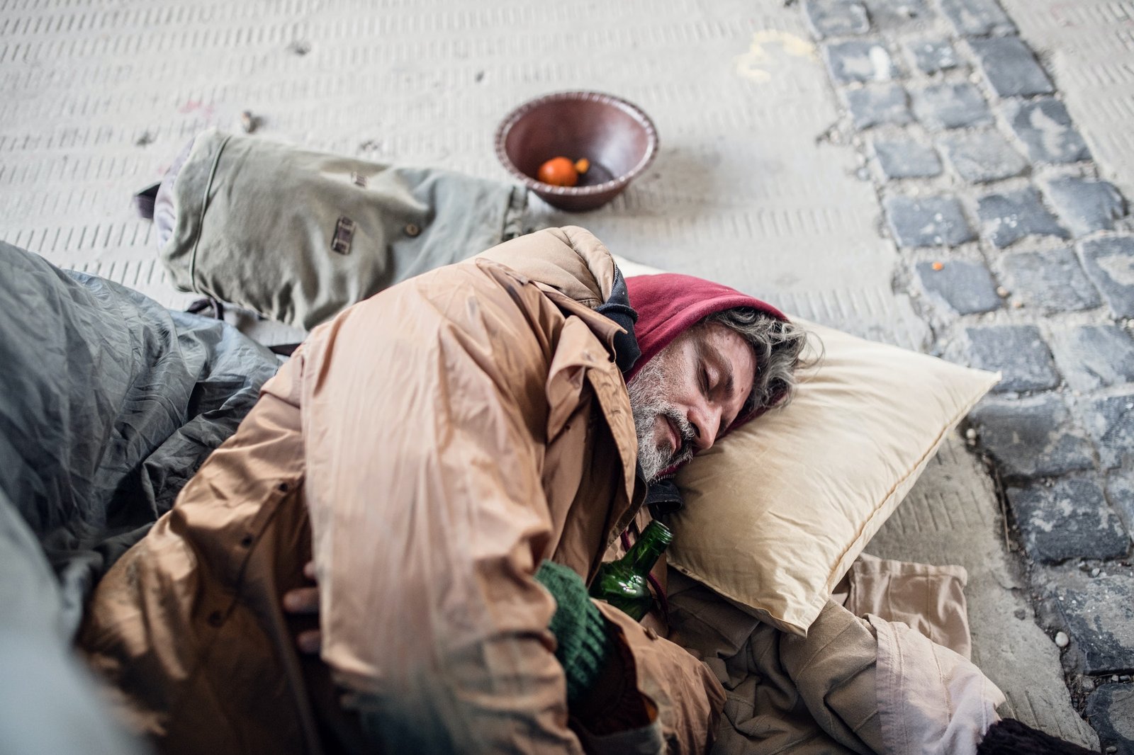 homeless-beggar-man-lying-on-the-ground-outdoors-in-city-sleeping-.jpg homeless-beggar-man-lying-on-the-ground-outdoors-in-city-sleeping-.jpg